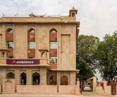 https://imgcld.yatra.com/ytimages/image/upload/t_hotel_yatra_city_desktop/v1452082270/Domestic Hotels/Hotels_Gwalior/Hotel Ambience/overview.jpg